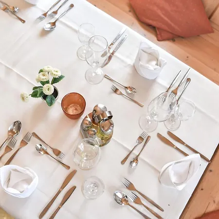 ホテル Suesser Grund アルプシュタット